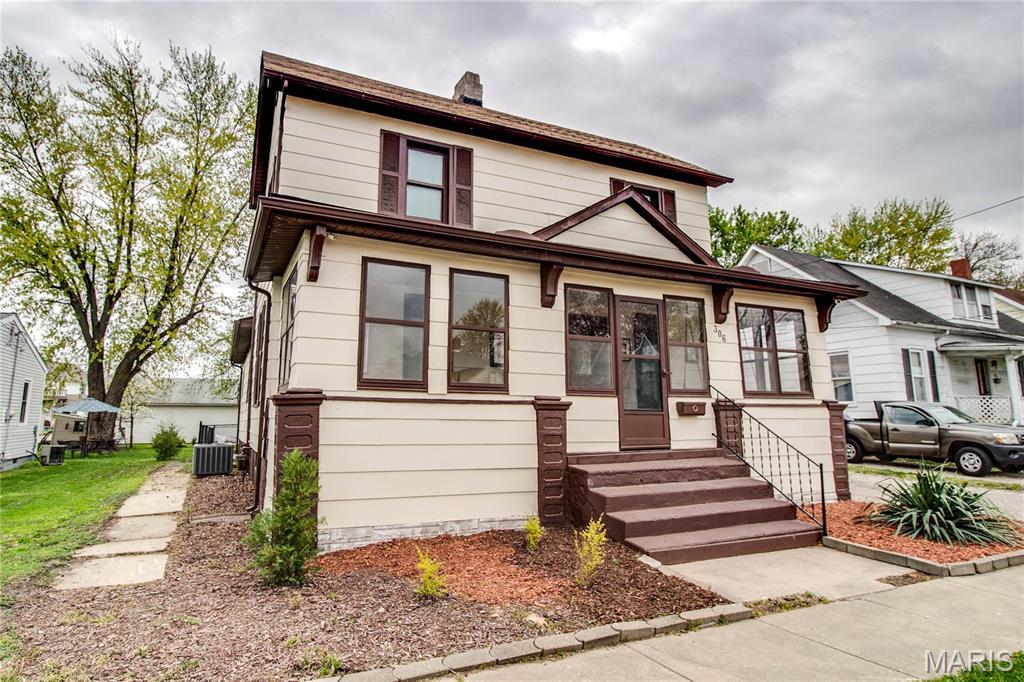 306 E Carpenter Street Property Photo 1