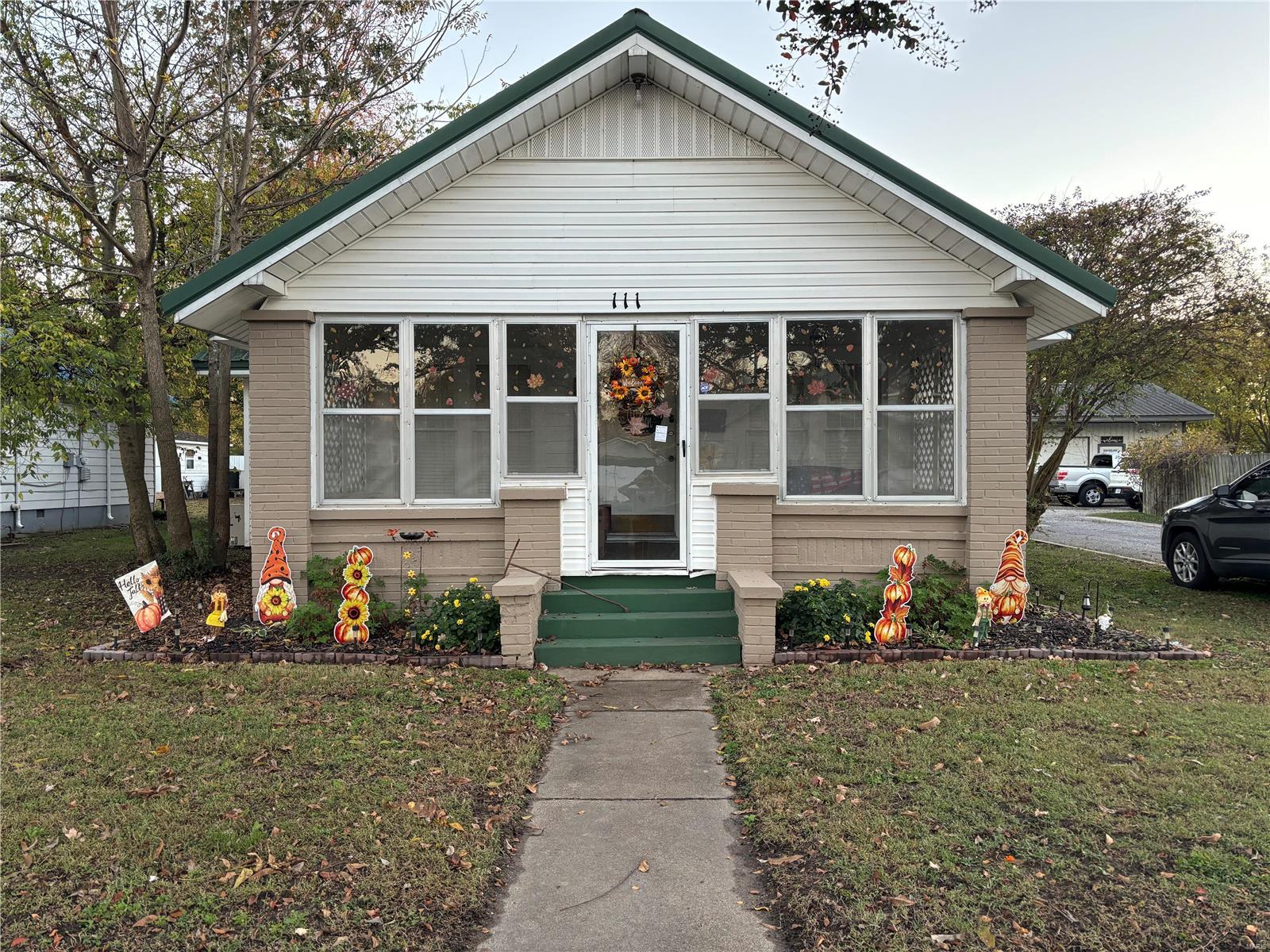 111 W Broadway Street Property Photo