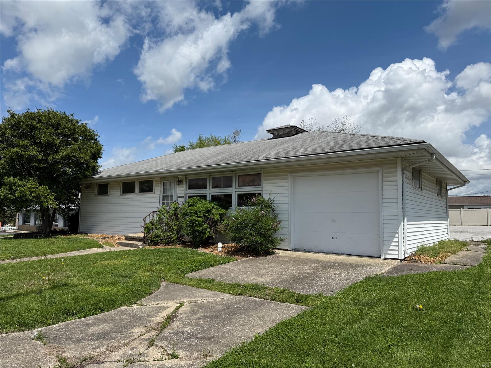 114 N Hibbard Street Property Photo