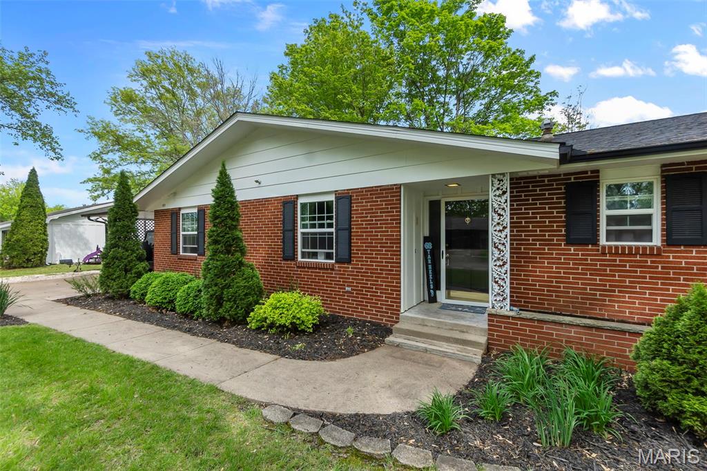 1823 Westridge Drive Property Photo 1