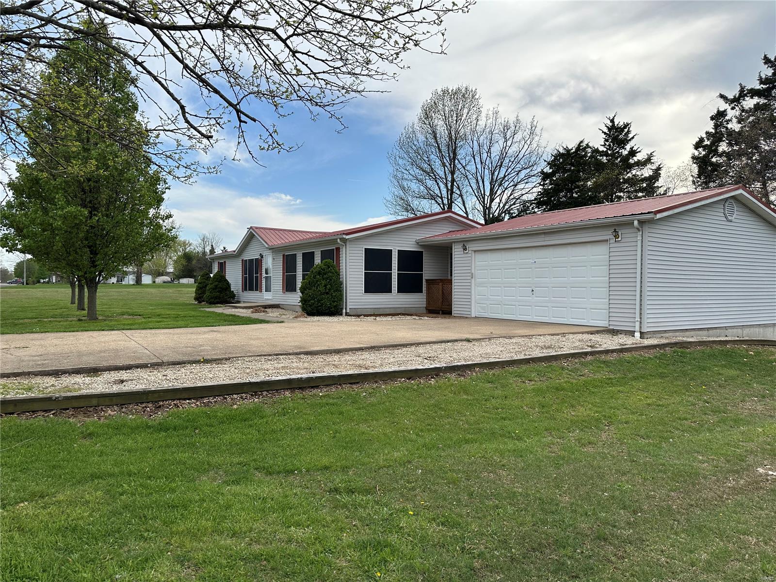 98 N Sharon Street Property Photo