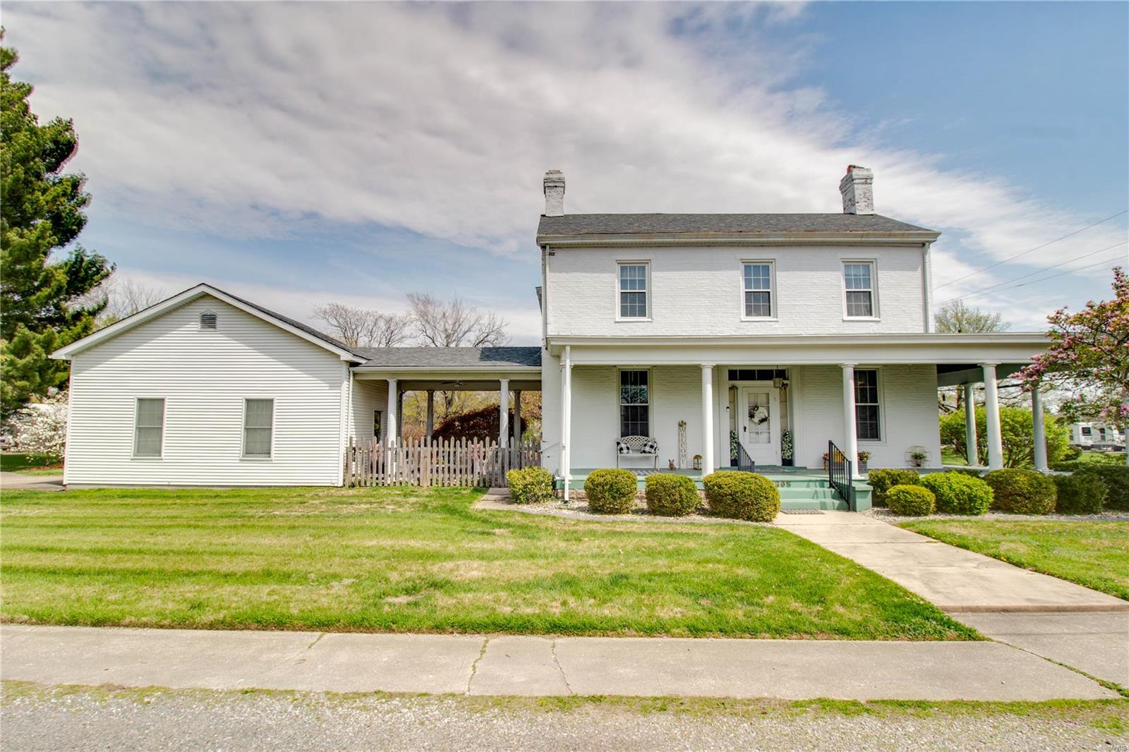305 Orient Street Property Photo