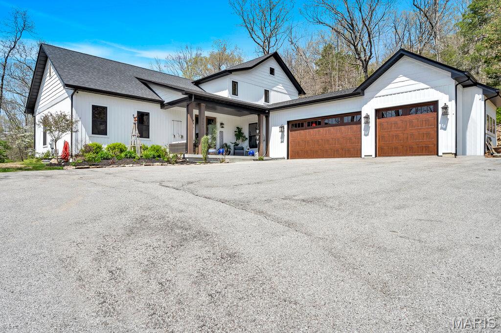2509 Prairie Hollow Road Property Photo 1
