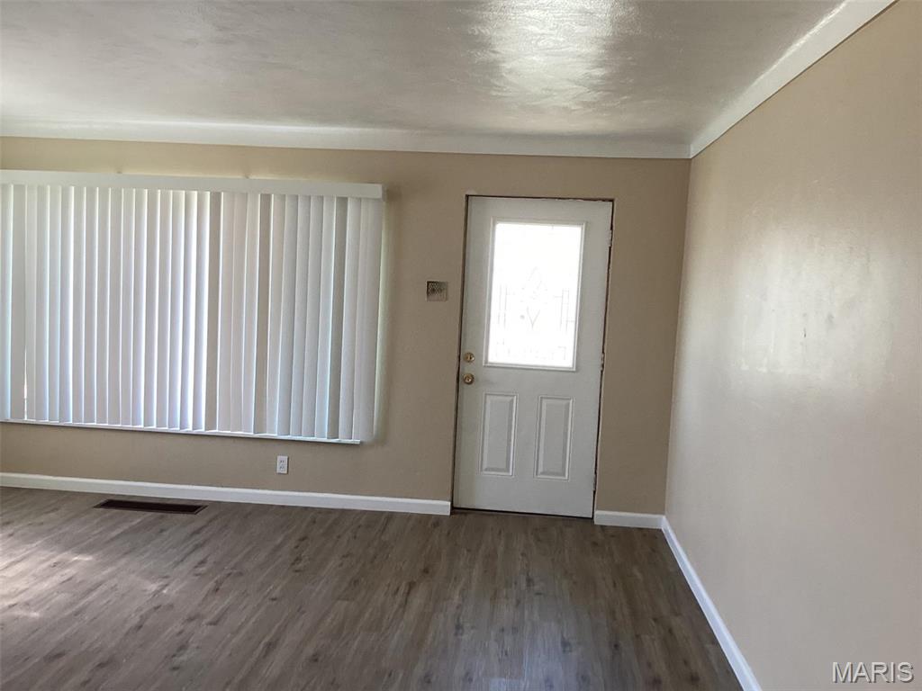 9858 Winkler Drive Property Photo 2