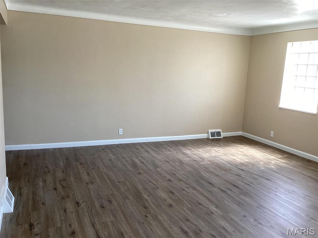 9858 Winkler Drive Property Photo 3