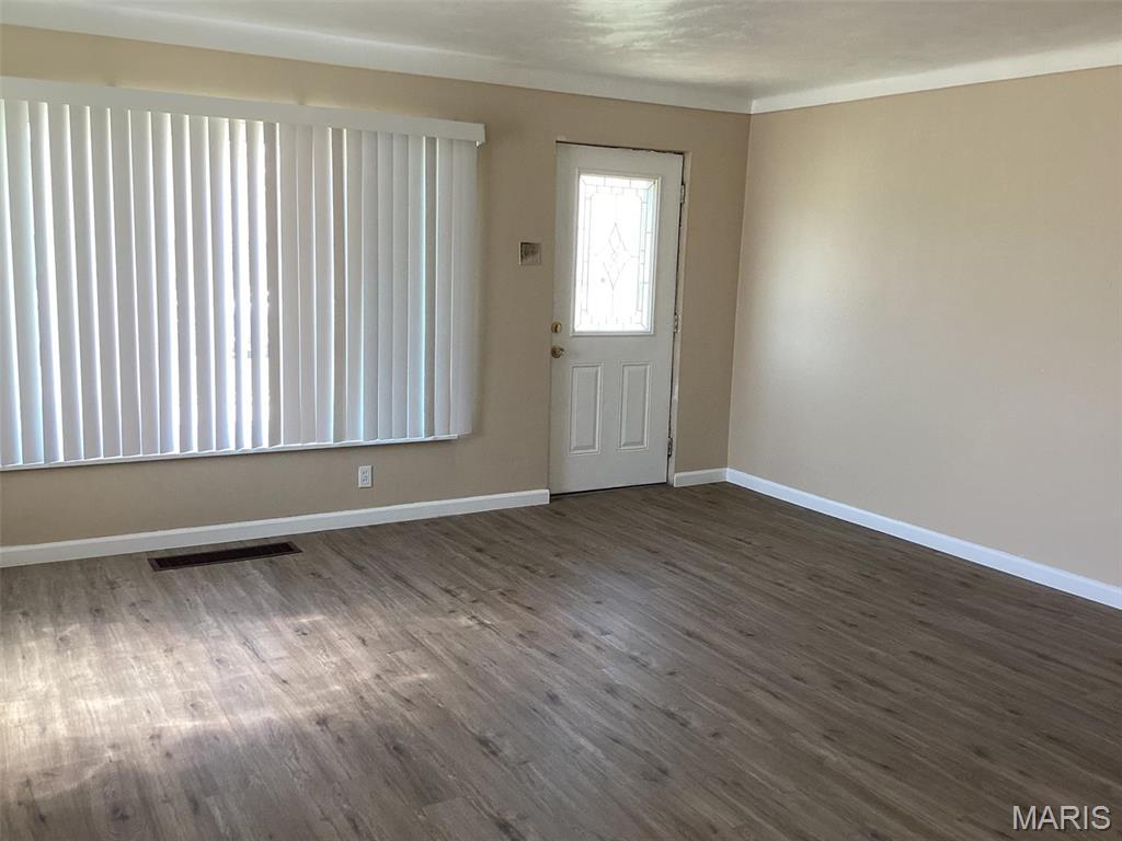 9858 Winkler Drive Property Photo 4