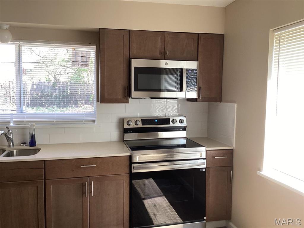 9858 Winkler Drive Property Photo 8