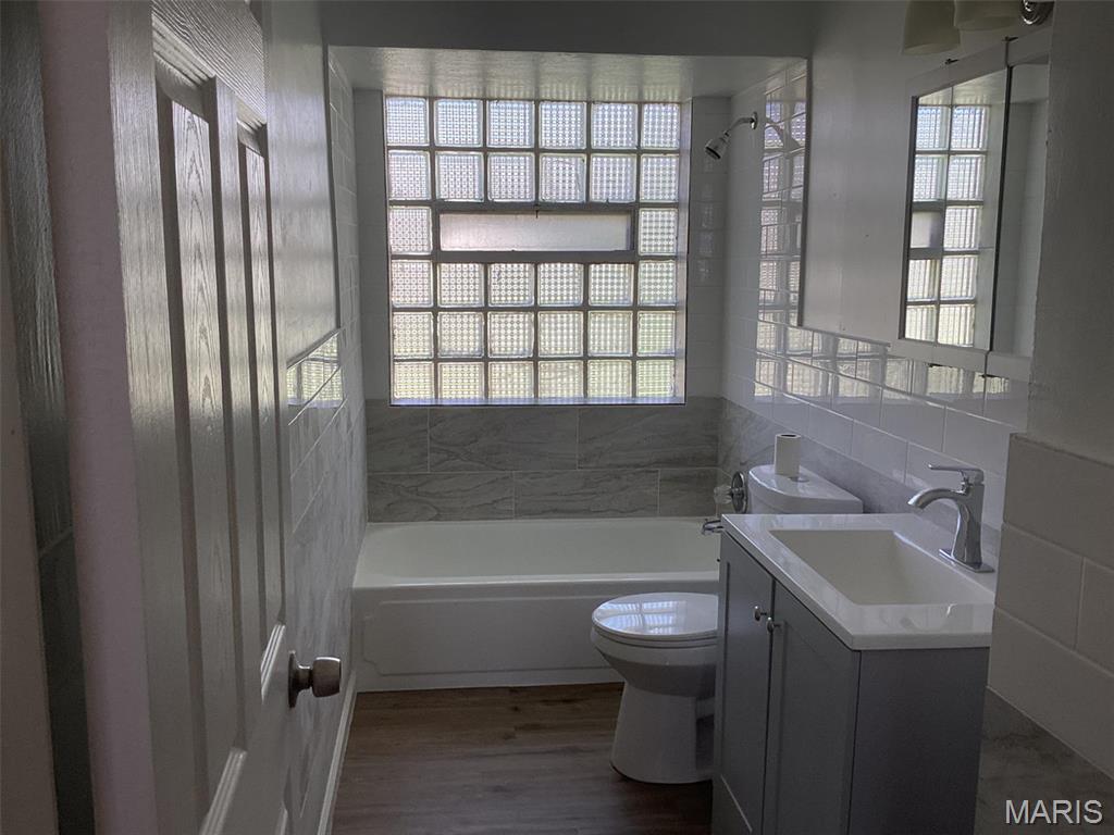 9858 Winkler Drive Property Photo 11