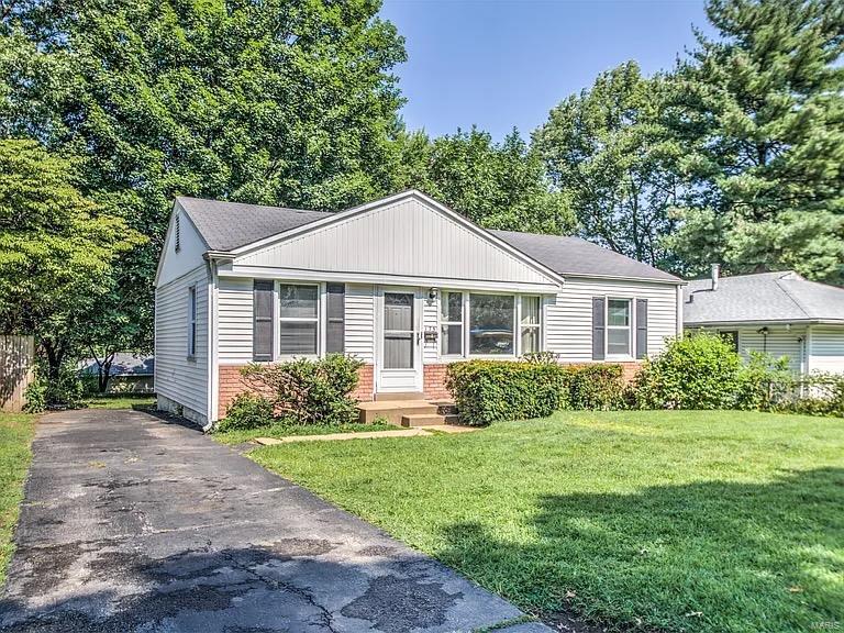 250 Maple Drive Property Photo 1