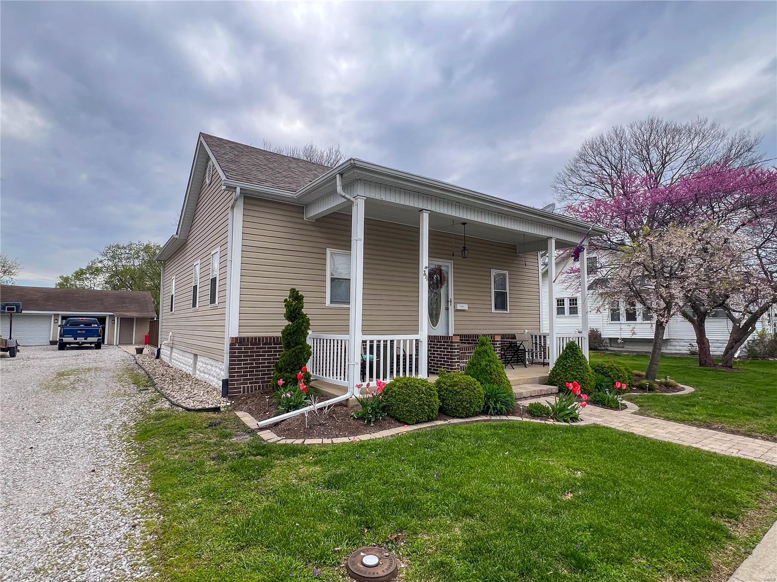 311 S Hibbard Street Property Photo