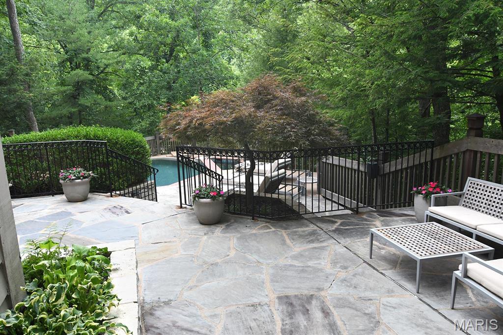 1406 W Adams Property Photo 4