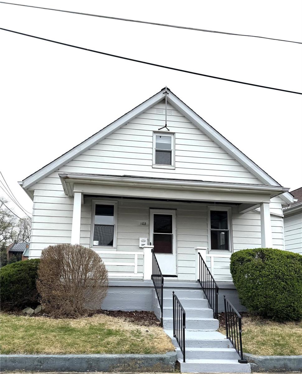 102 E 1st Street Property Photo