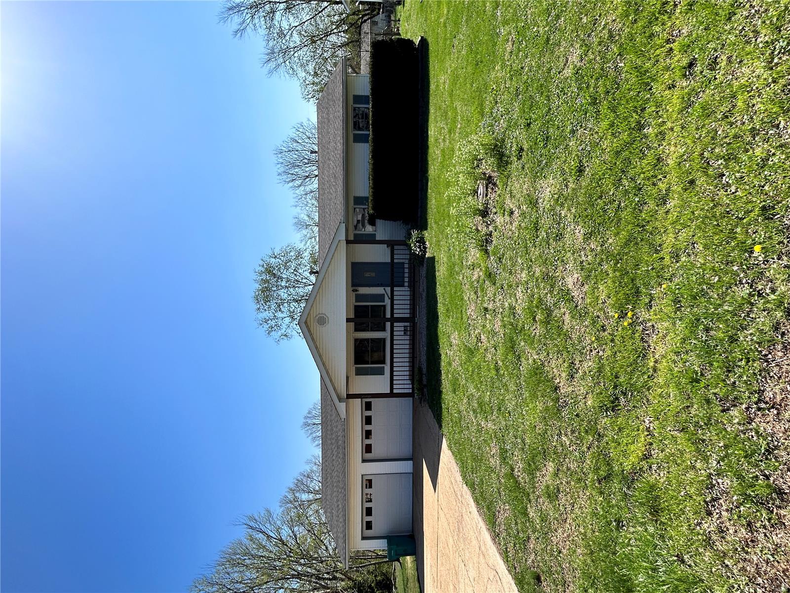 Bourbon Real Estate Listings Main Image