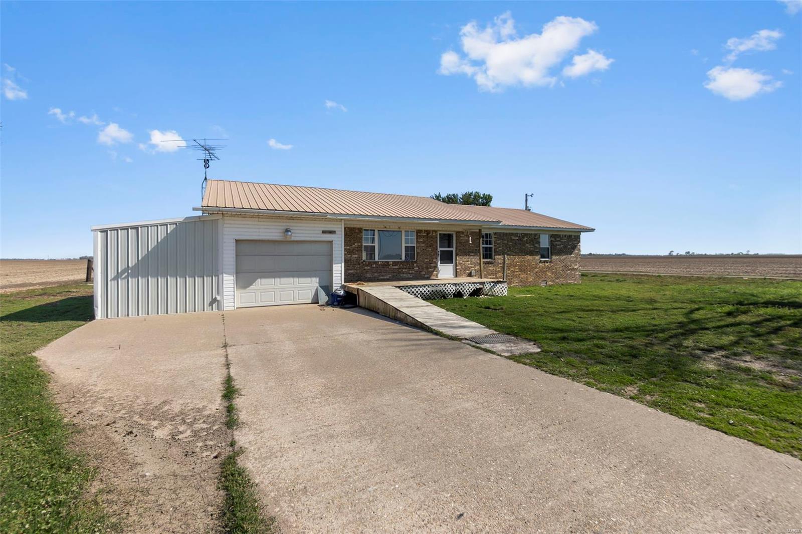 2112 County Highway 264 Property Photo