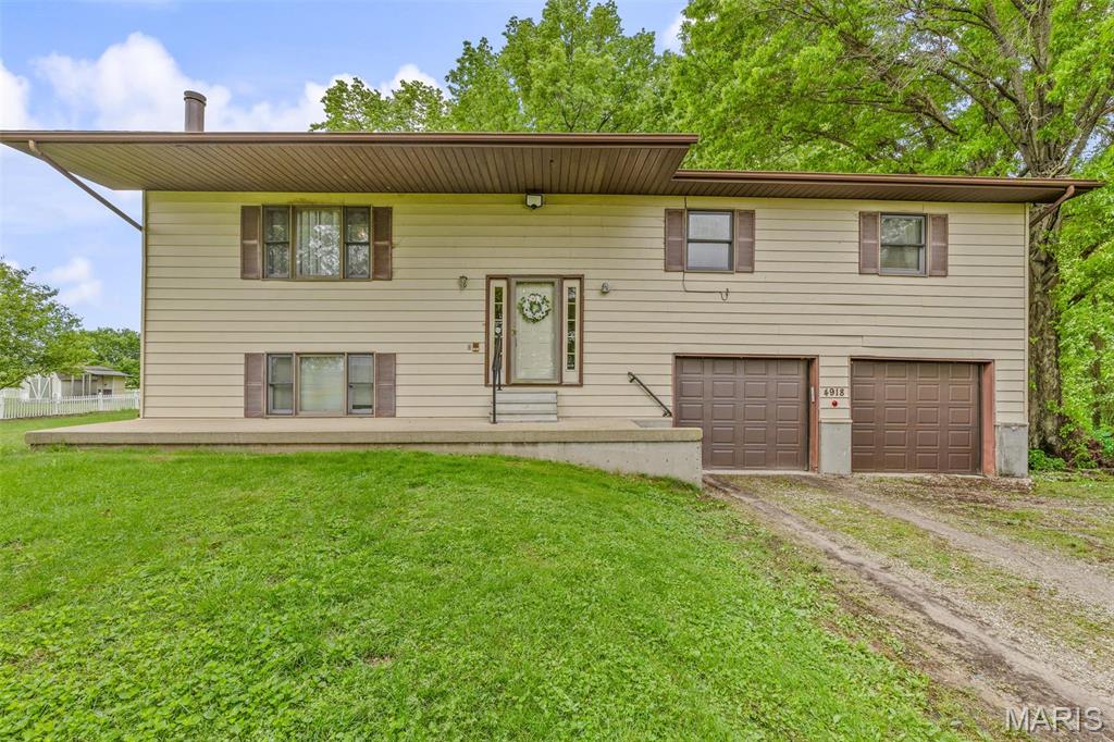 4918 Oakridge Drive Property Photo 1