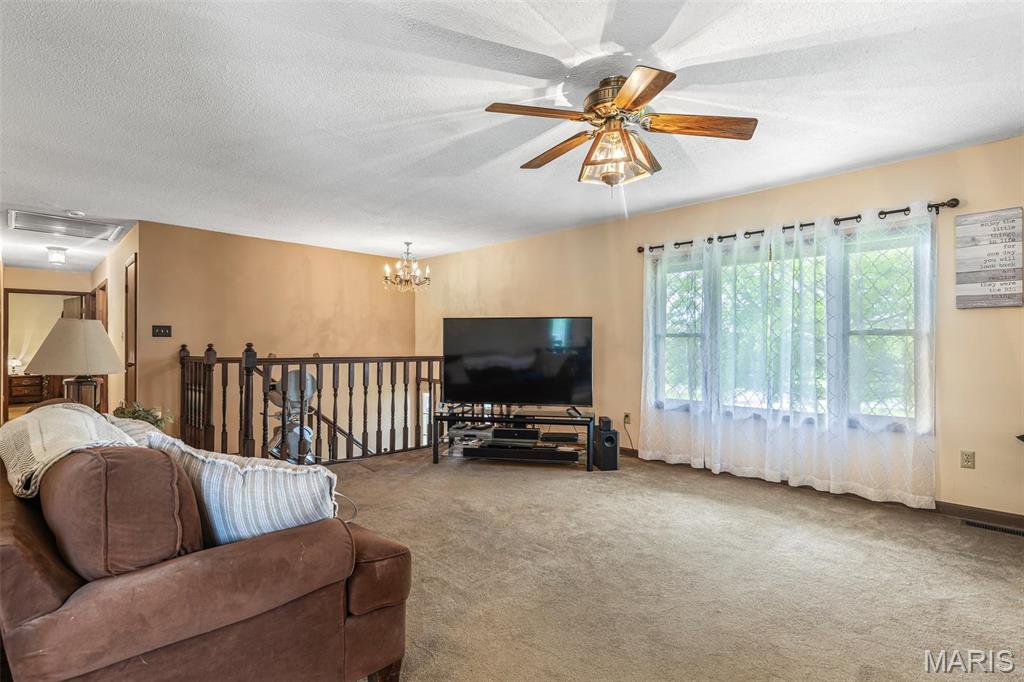 4918 Oakridge Drive Property Photo 4