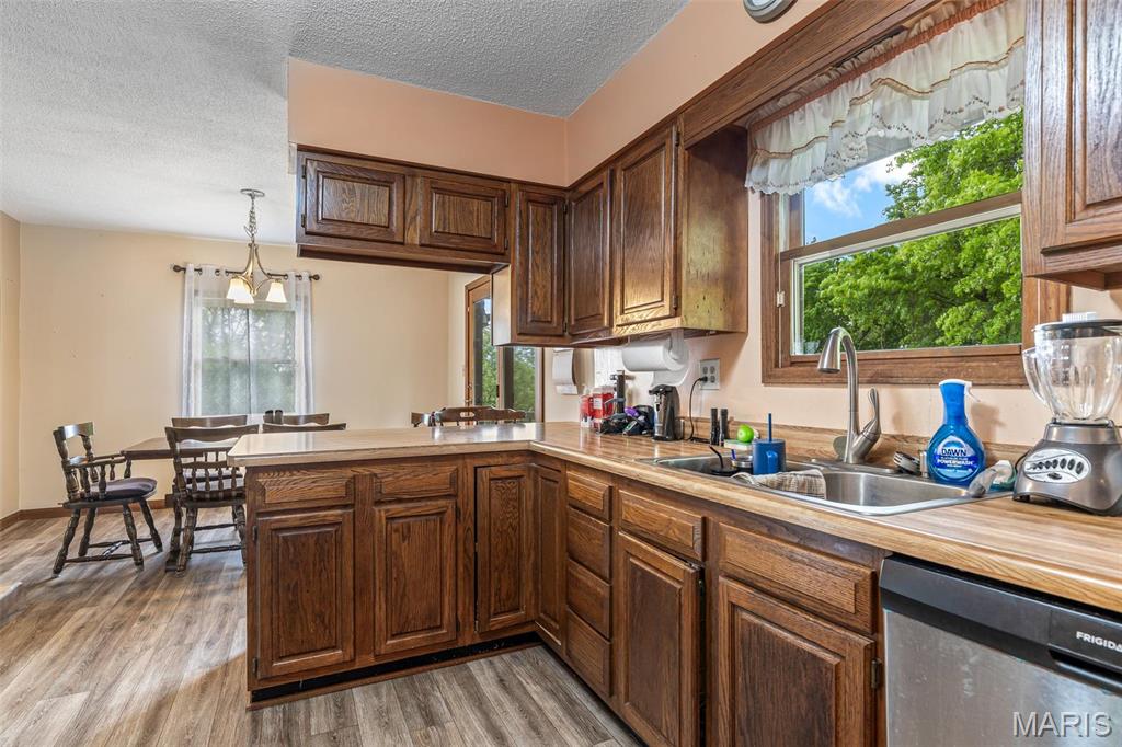 4918 Oakridge Drive Property Photo 6