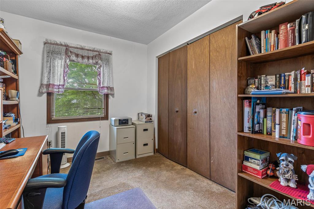 4918 Oakridge Drive Property Photo 12