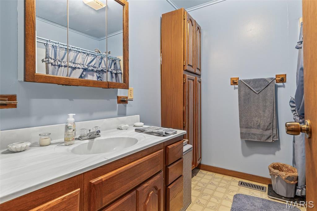 4918 Oakridge Drive Property Photo 16