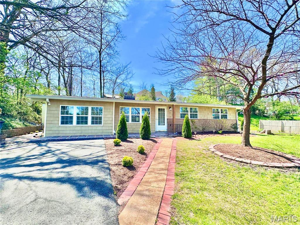 621 Crest Court Property Photo 1