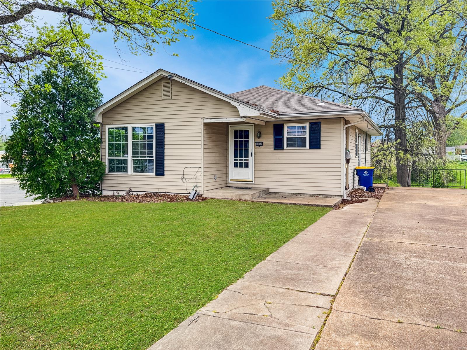 309 International Avenue Property Photo
