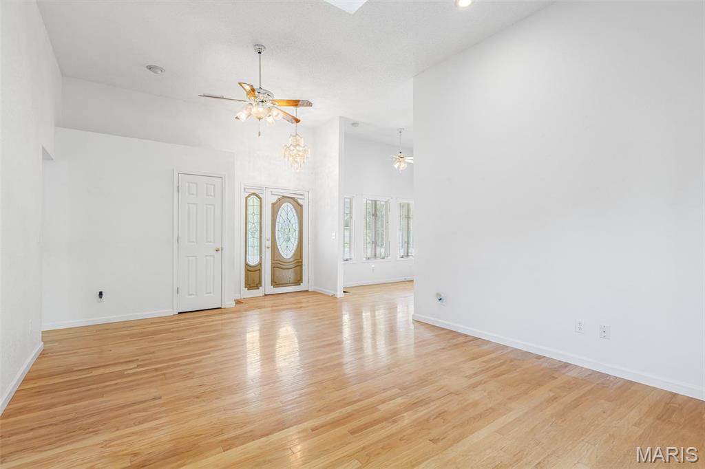 702 Oak Street Property Photo 5