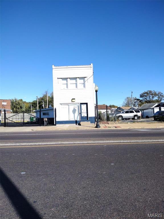 7950 N Broadway Property Photo 2