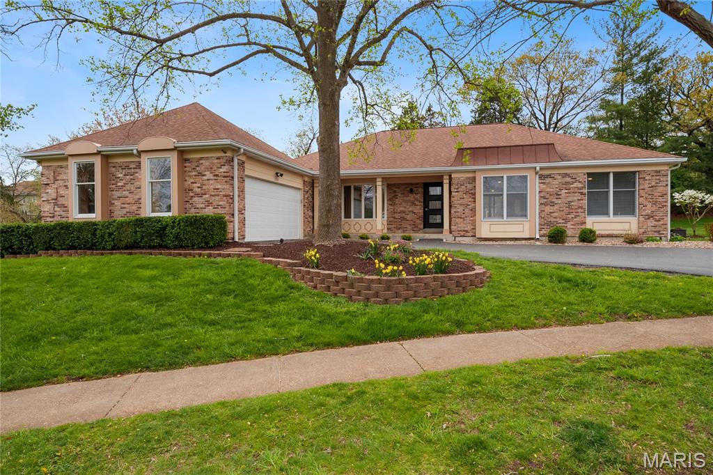 2740 Hillcroft Drive Property Photo 1