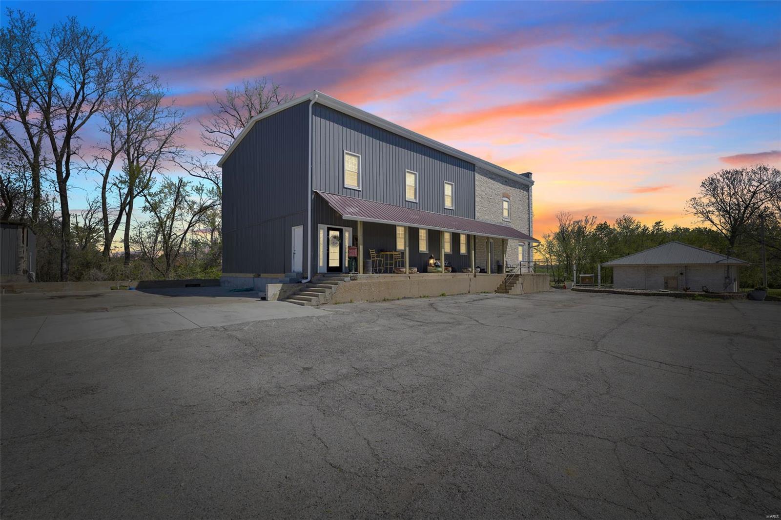 305 N Main Street Property Photo
