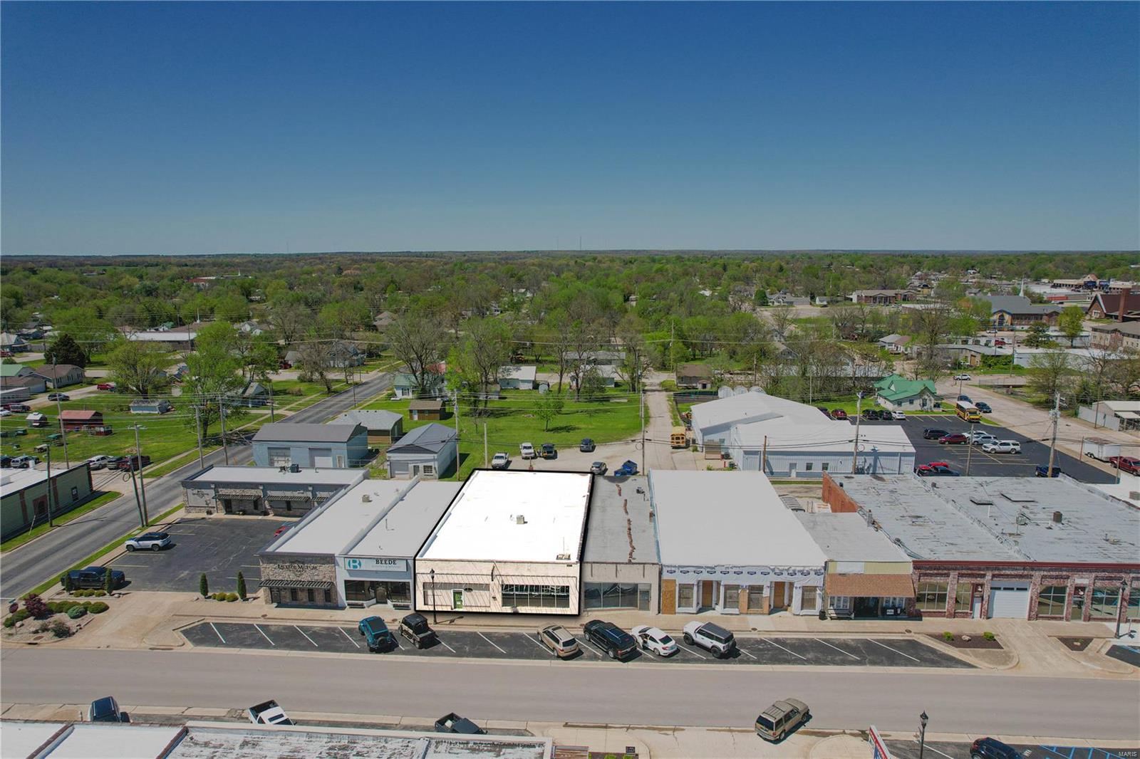 321 W Commercial Street Property Photo