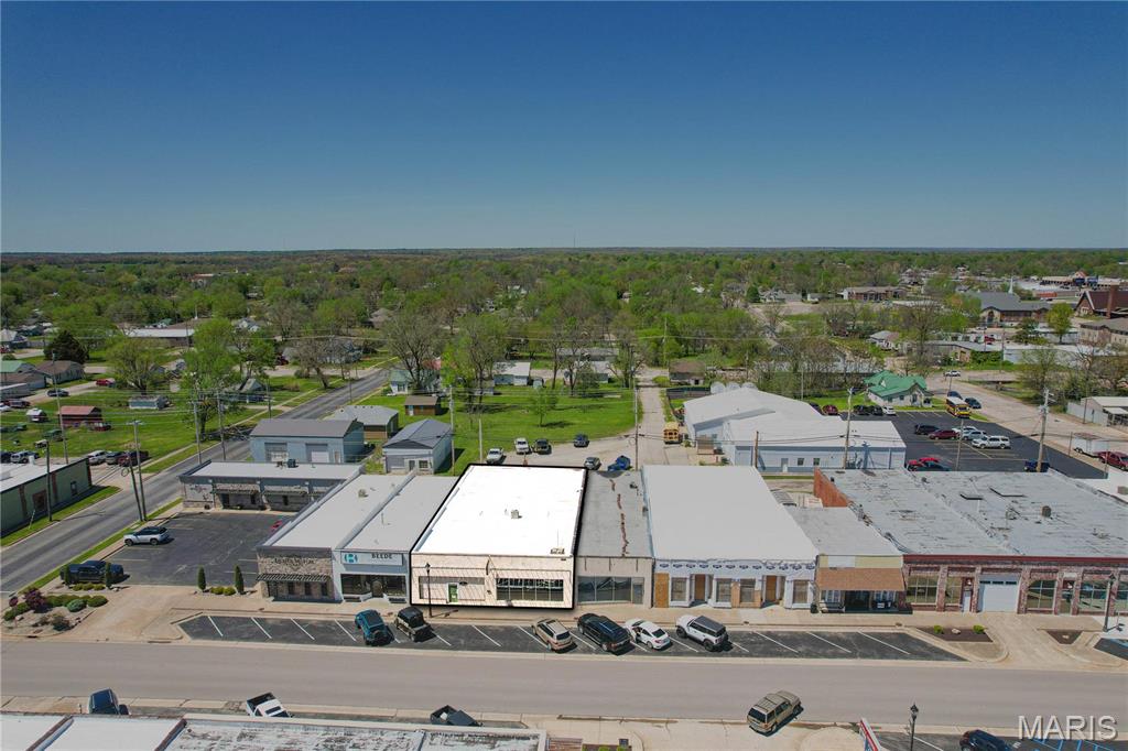 321 W Commercial Street Property Photo 1