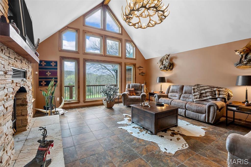 2595 State Road F Property Photo 5