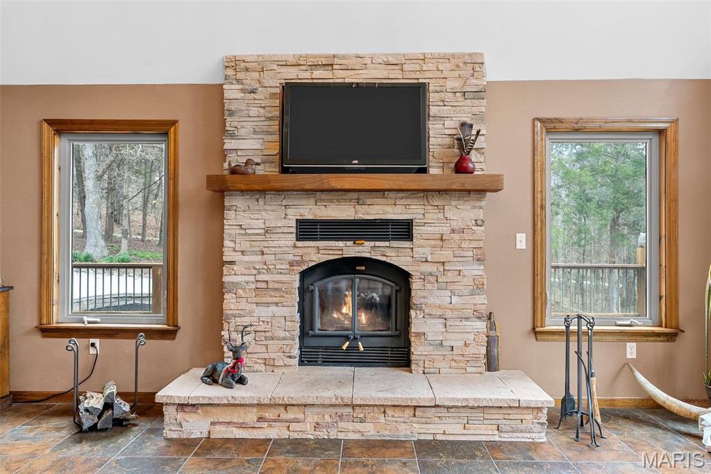2595 State Road F Property Photo 9