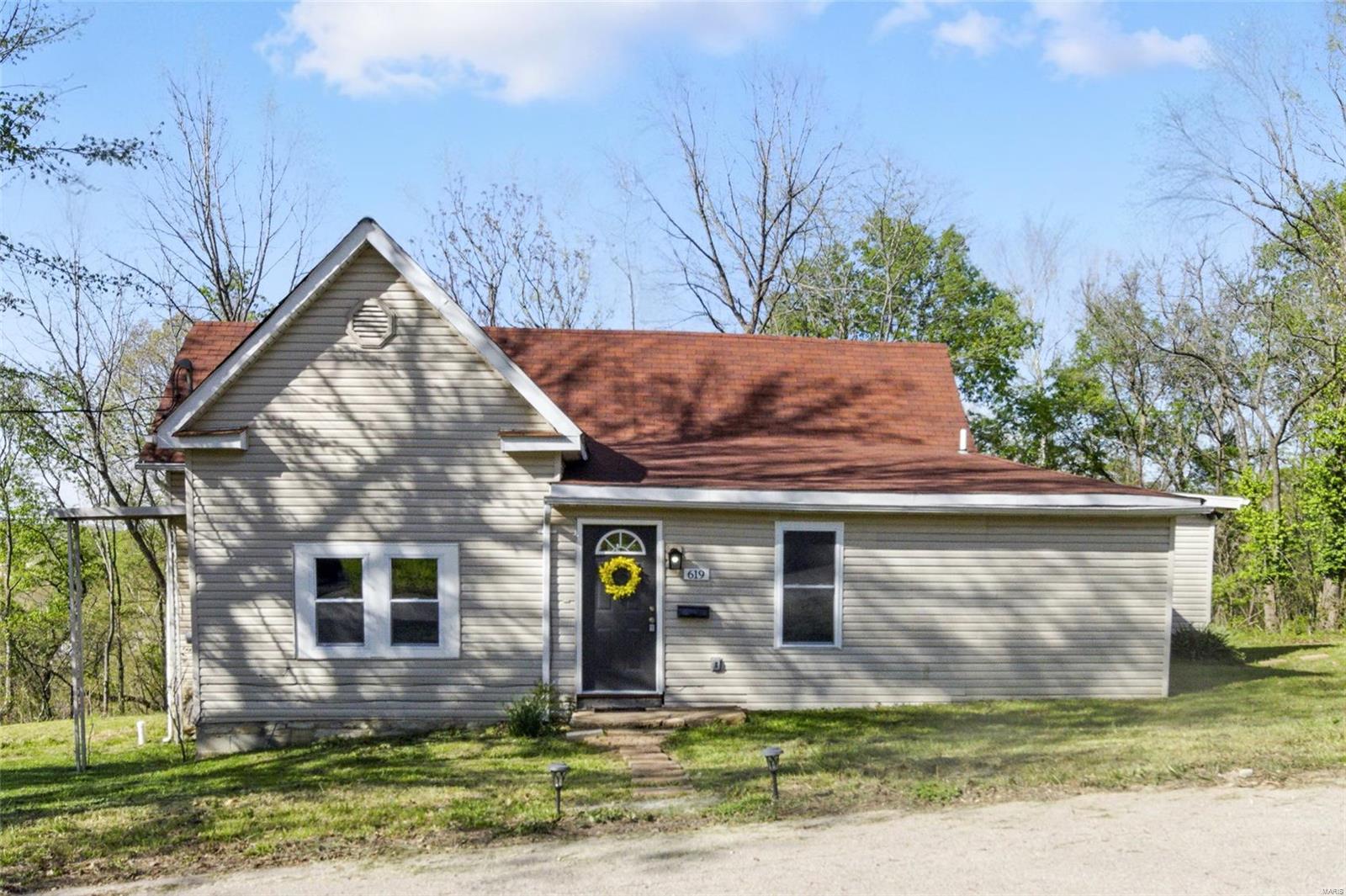 619 E 3rd Street Property Photo
