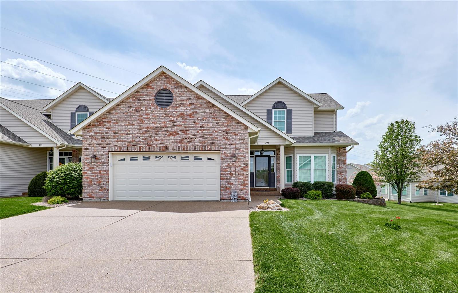 225 River Bluff Court Property Photo