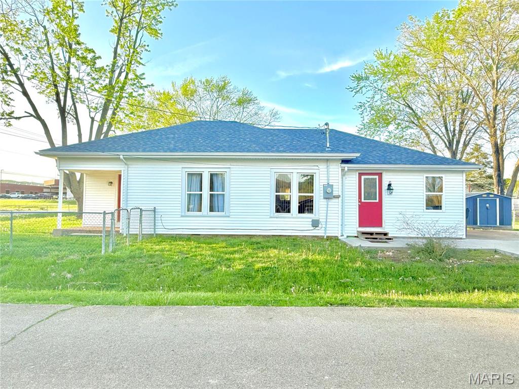 210 W Walnut Street Property Photo 1