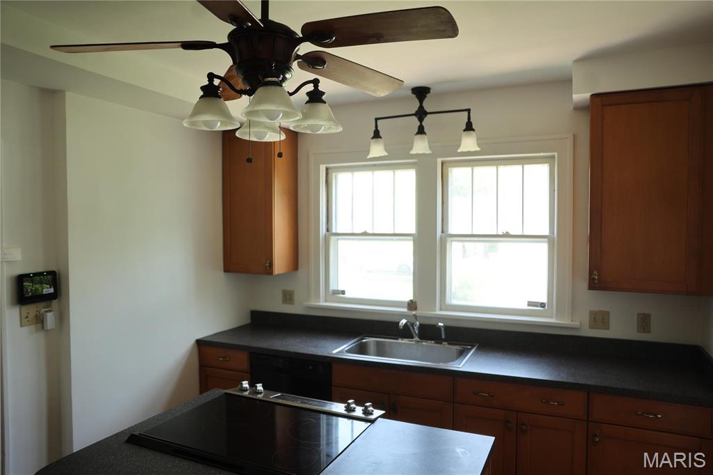 335 St Louis Avenue Property Photo 10