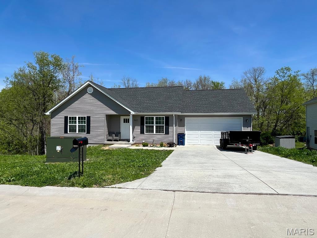 842 Lakeway Drive Property Photo 1