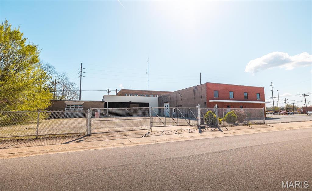 915 Whitelaw Street Property Photo 1