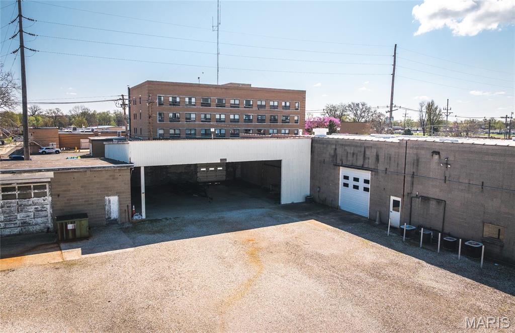 915 Whitelaw Street Property Photo 6