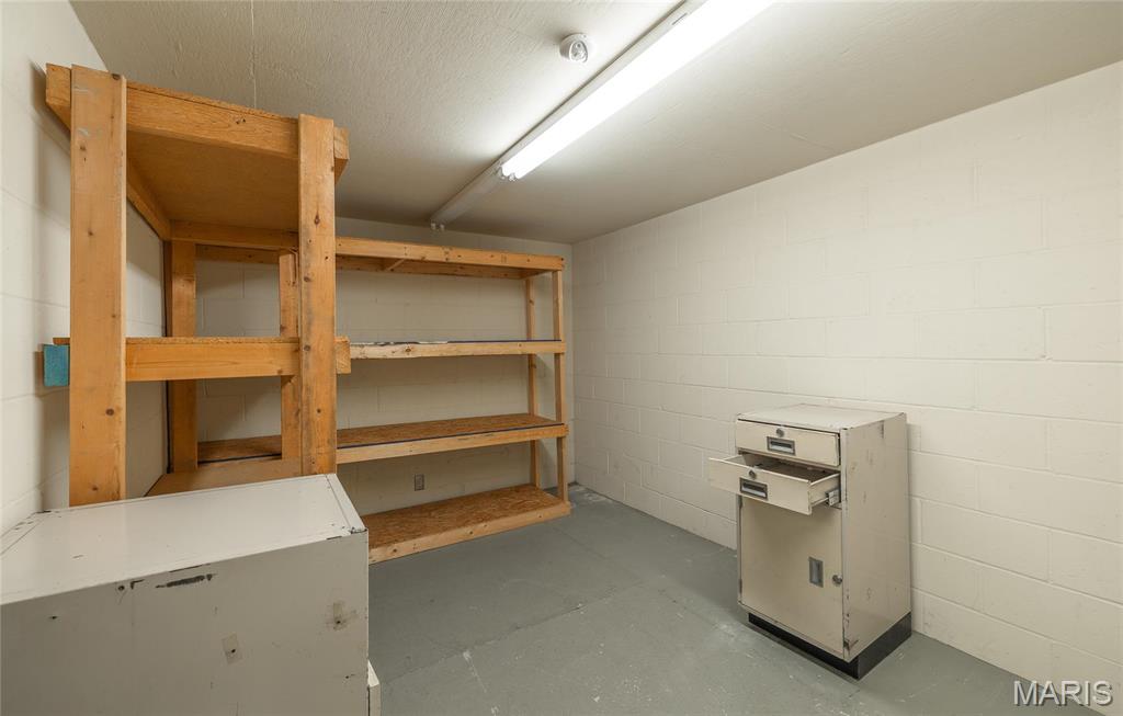 915 Whitelaw Street Property Photo 15
