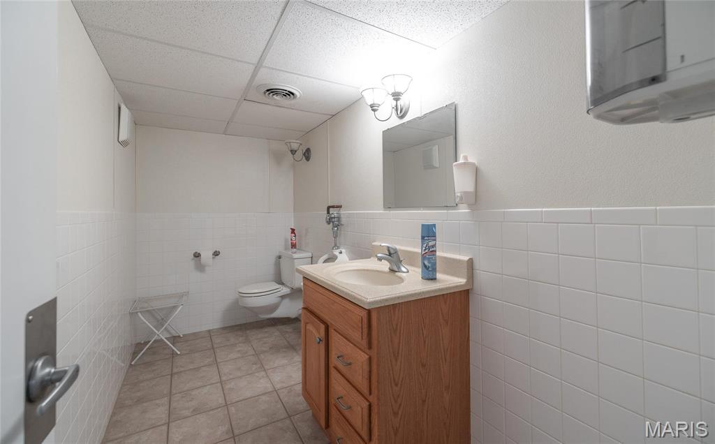 915 Whitelaw Street Property Photo 30