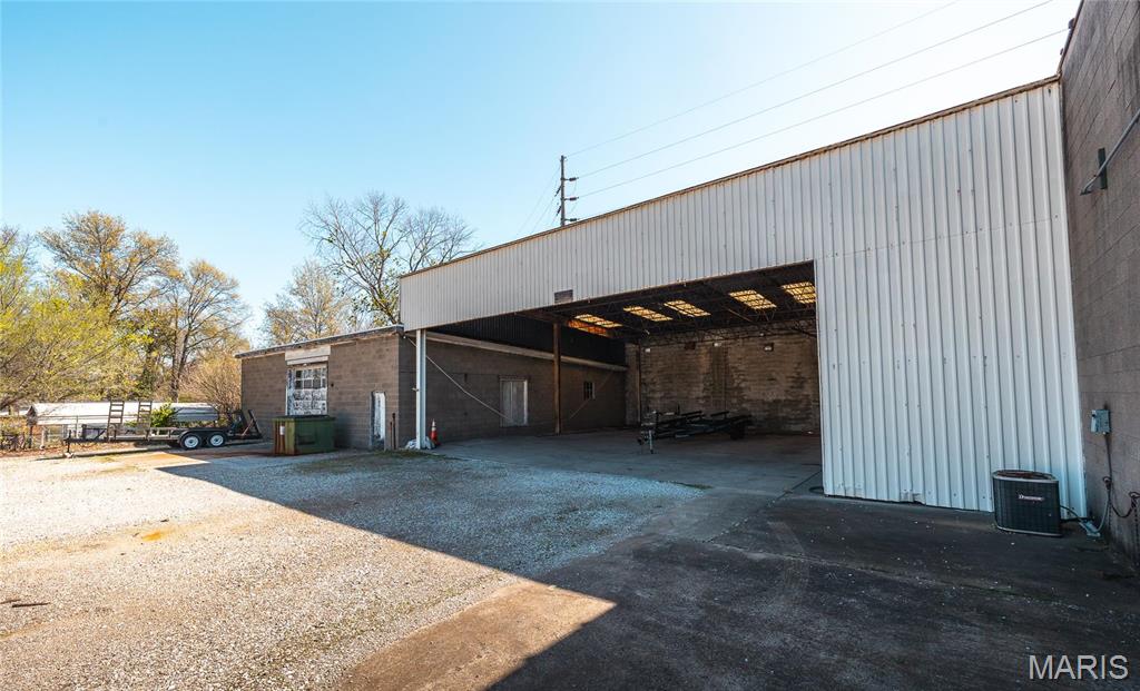 915 Whitelaw Street Property Photo 36