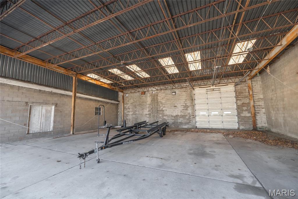 915 Whitelaw Street Property Photo 38