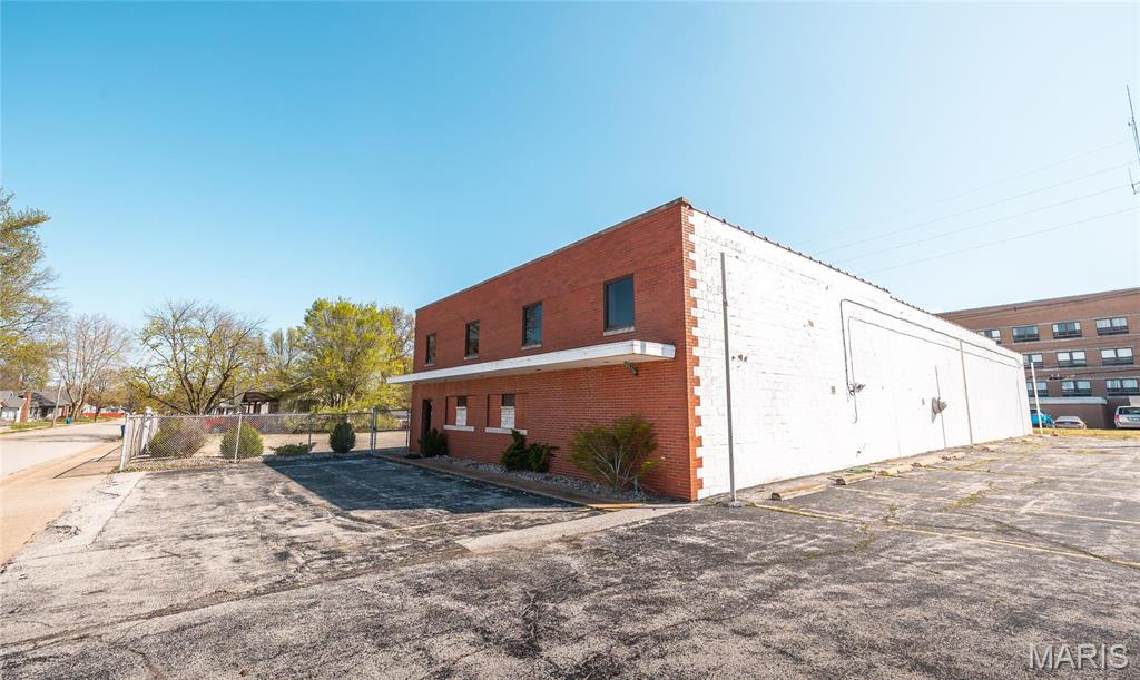 915 Whitelaw Street Property Photo 40