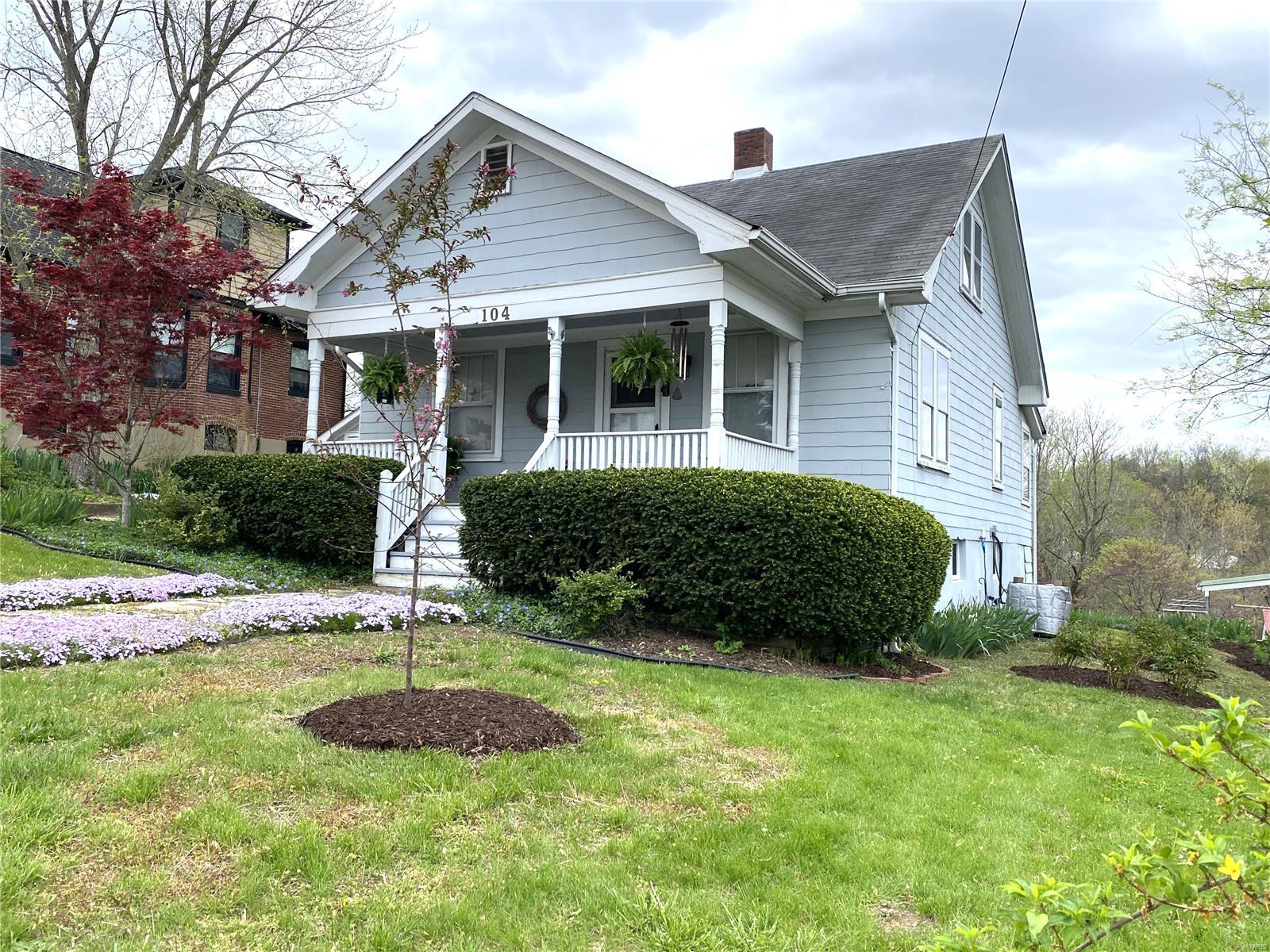104 E 12th Street Property Photo