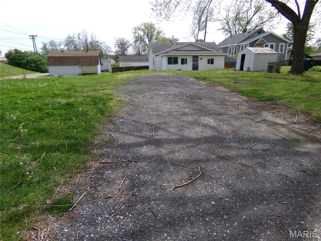 1832 2nd Property Photo 2