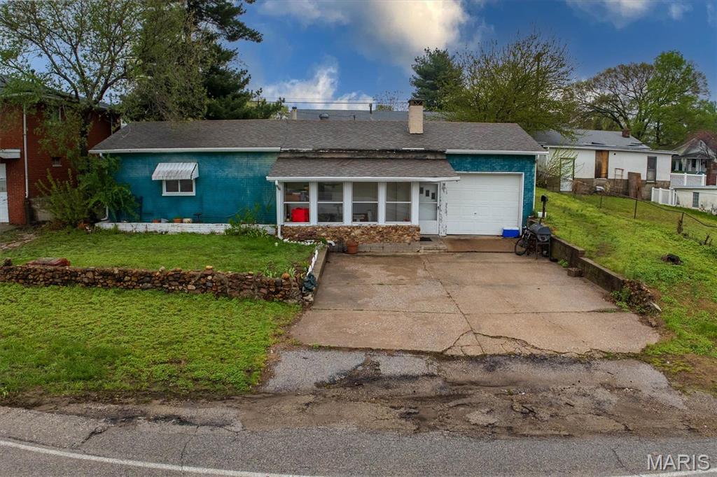 516 N Old Edwardsville Road Property Photo 1
