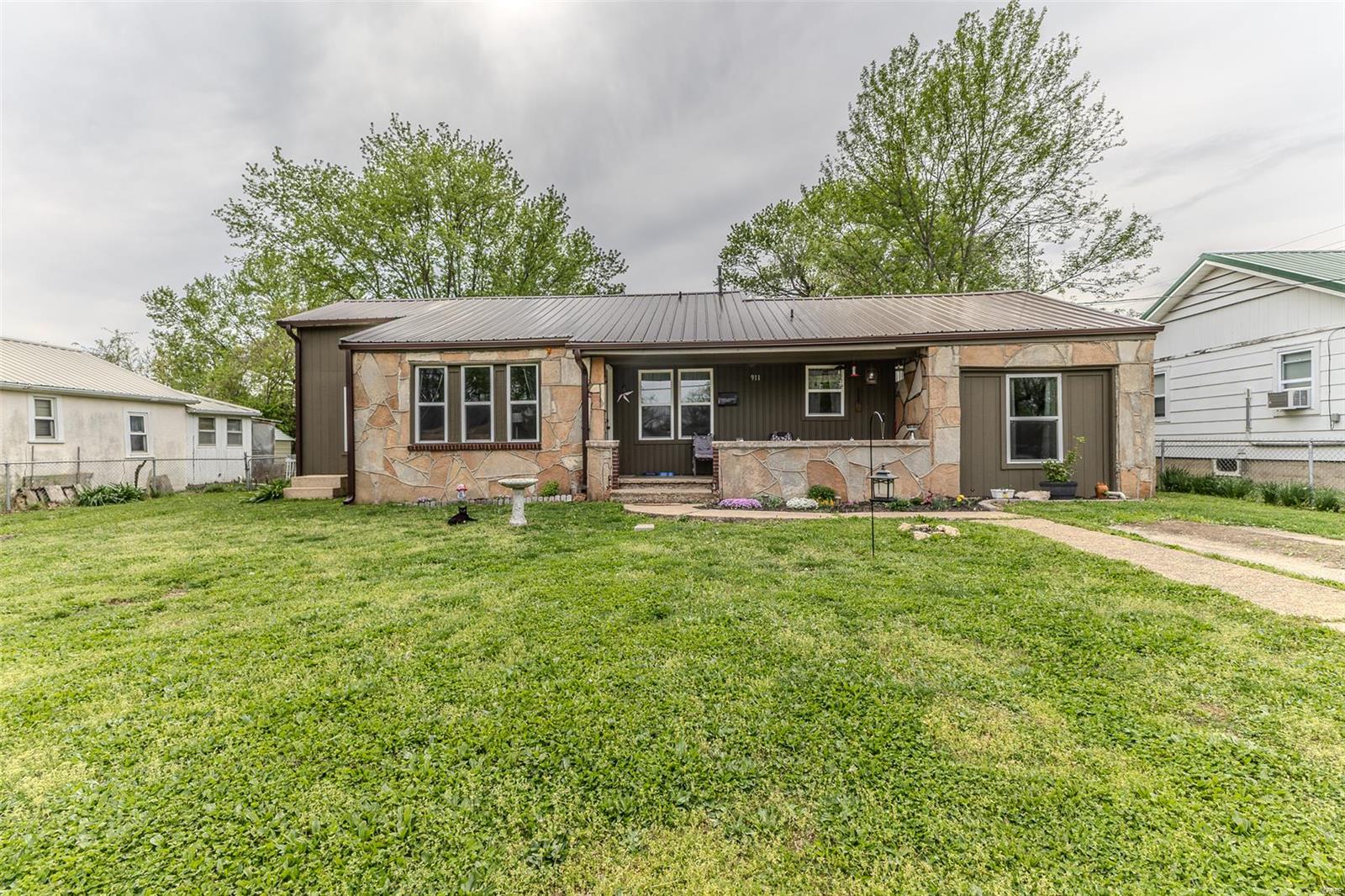 911 N Adams Avenue Property Photo