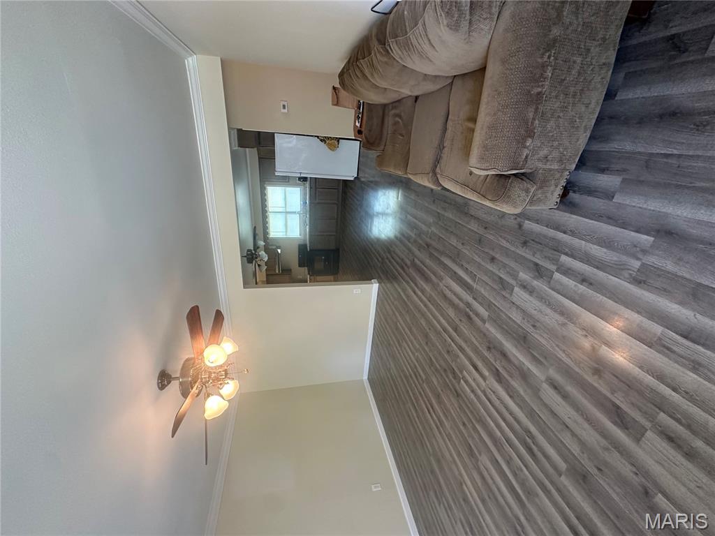 201 E Maple St Property Photo 1
